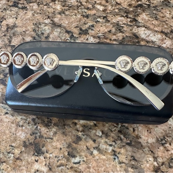 100% Authentic USED VERSACE SUNGLASSES  WITH CASE !! UNISEX - Picture 2 of 11